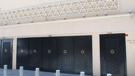 Vue de la façade de la synagogue Neve Shalom, prise le 14 juin 2012. (Tatiana Matlina)