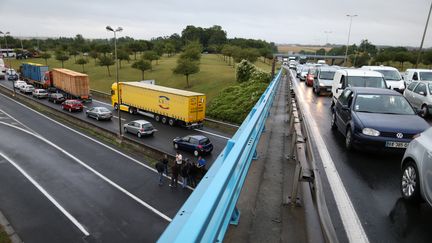 Éleveurs : le blocage se poursuit