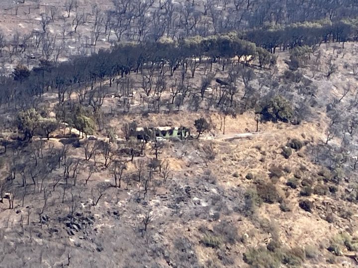 La maison dans laquelle les deux corps des victimes ont été découverts, le 18 août 2021, à Grimaud (Var). (FRANCE TELEVISIONS)