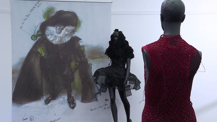 Les élèves de l'Ecole Duperré sont de futurs professionnels de la mode. Leurs créations s'inspirent de l'univers des films de De Funès sans les plagier. (France 3 Côte d'Azur)