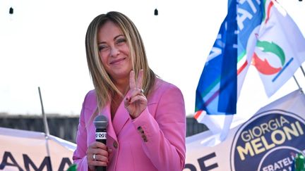 Giorgia Meloni, en meeting à Naples, le 23 septembre 2022.&nbsp; (ANDREAS SOLARO / AFP)