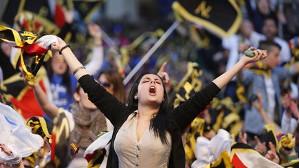 Des supporters r&eacute;agissent apr&egrave;s l'annonce des scores du Parti Nationaliste aux &eacute;lections l&eacute;gislatives &agrave; Sliema (Malte), le 3 mars 2013. (DARRIN ZAMMIT LUPI / REUTERS)