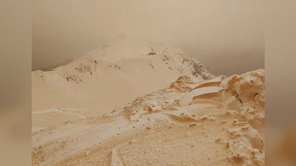 De la neige orange en Russie, en mars 2018. (MARGARITA ALSHINA / INSTAGRAM)