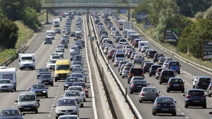 Des embouteillages sur l'A7, le 13 ao&ucirc;t 2011, pr&egrave;s de Vienne (Is&egrave;re). (PHILIPPE DESMAZES / AFP)