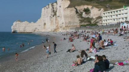 les vols de galets à Etretat