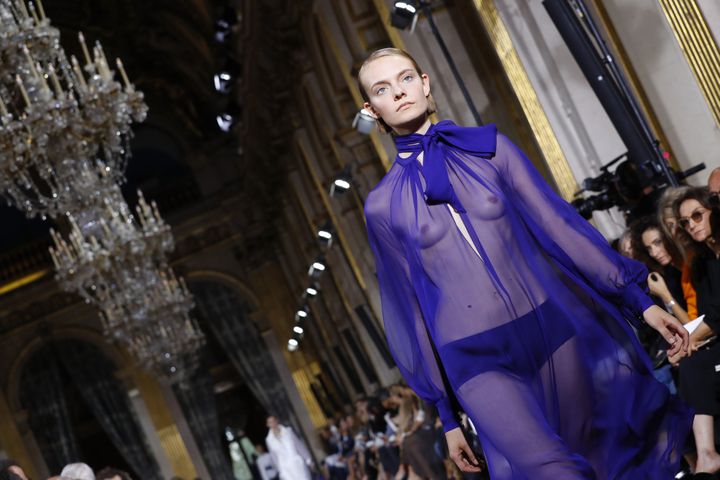 Lanvin printemps-été 2017, à Paris
 (PATRICK KOVARIK / AFP)