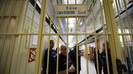 A la prison de Fresnes (Val-de-Marne), lors d'une visite ministérielle, en 2016. (CHRISTOPHE ENA/AP/SIPA / AP)