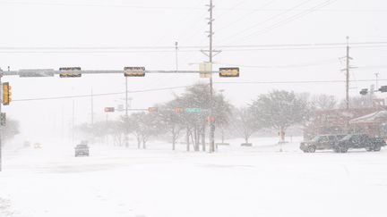 Cet ensemble de tempêtes et de tornades, provoqué par une douceur exceptionnelle des températures, a commencé le 23 décembre dans le Sud, où six Etats - le Nouveau-Mexique, le Texas (sur la photo), le Missouri, l'Alabama, le Mississippi et la Géorgie - ont déclaré l'état d'urgence. (JOHN WEAST / GETTY IMAGES NORTH AMERICA / AFP)