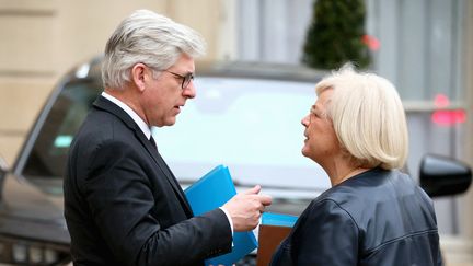 Le ministre délégué à la Santé, Frédéric Valletoux, et la ministre au Travail, à la Santé et aux Solidarités, Catherine Vautrin, le 14 février 2024 à l'Elysée. (ALAIN JOCARD / AFP)