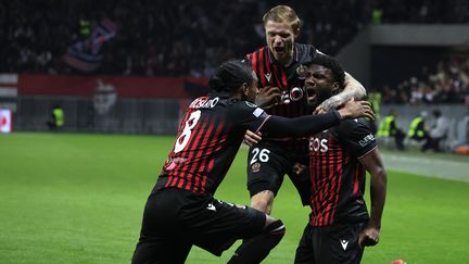 La joie des Niçois face au Sheriff Tiraspol, en 8e de finale retour de Ligue Europa conférence, le 16 mars 2023. (VALERY HACHE / AFP)