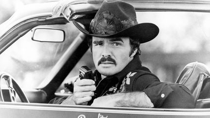 Burt Reynolds, dans le Cours moi après shérif, sorti en 1977. (GLOBE PHOTOS / MAXPPP)