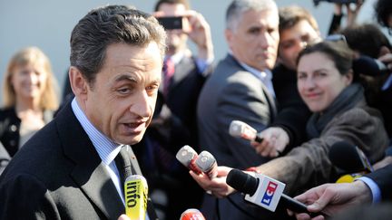 Le candidat Nicolas Sarkozy lors d'un d&eacute;placement &agrave; Suippes (Marne), le 15 mars 2012. (CHAMUSSY / SIPA)