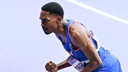 Le Français Raphaël Mohamed a pris la deuxième place de sa série de repêchage du 110 m haies, le 6 août 2024 au Stade de France. (MARTIN  BERNETTI / AFP)