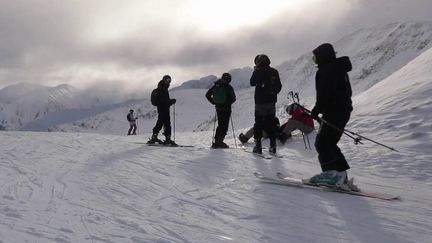 Noël : les stations des Pyrénées font le plein de neige avant les fêtes (France 2)