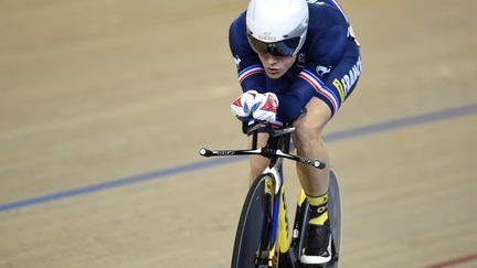 Thomas Boudat lors de la poursuite de l'omnium (ERIC FEFERBERG / AFP)