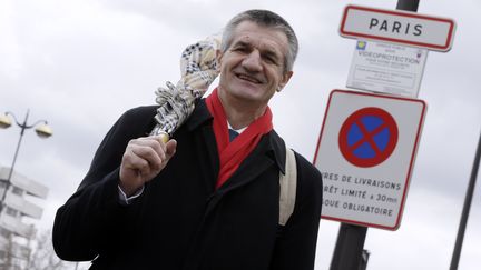 D&eacute;put&eacute; depuis 2002 de la quatri&egrave;me circonscription des Pyr&eacute;n&eacute;es-Atlantiques,&nbsp;Jean Lassalle a entam&eacute; sa marche, le 10 avril, &agrave; Paris, "pour rendre la parole aux citoyens". (KENZO TRIBOUILLARD / AFP)