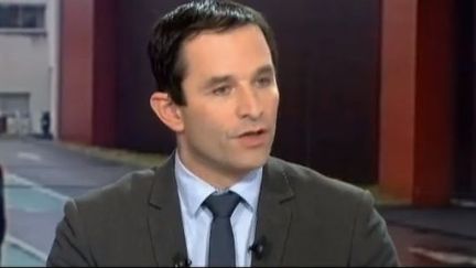 Beno&icirc;t Hamon, ministre d&eacute;l&eacute;gu&eacute; &agrave; la Consommation a d&eacute;taill&eacute; les r&eacute;sultats de l'enqu&ecirc;te sur le scandale des plats pr&eacute;par&eacute;s &agrave; la viande de cheval dans le journal de 20H de France 2 le 14 f&eacute;vrier 2013 (FRANCETV INFO / FRANCE 2)