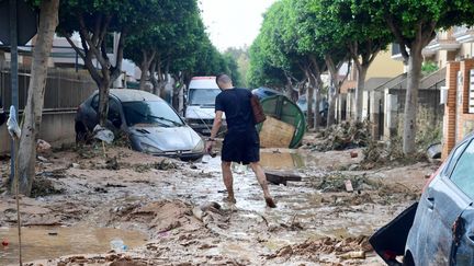 Les rues de la ville de Picanya, près de Valence, mercredi 30 octobre, au lendemain d'inondations meurtrières. (JOSE JORDAN / AFP)