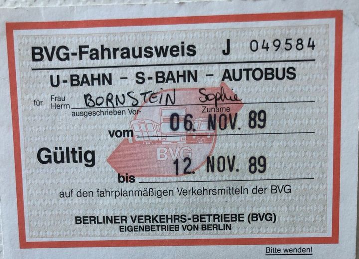 Un&nbsp;ticket&nbsp;de&nbsp;transport, au nom de Sophie Bornstein, valable du 6 au 12 novembre 1989. (CLASSE PREPARATOIRE HEC DU LYCEE CARNOT)