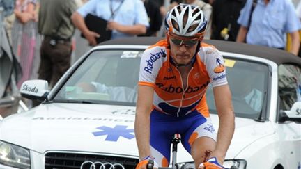 Le leader Robert Gesink (PASCAL PAVANI / AFP)