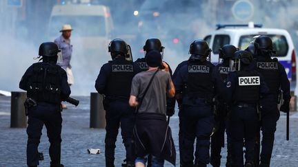 Des heurts ont eu lieu entre policiers et manifestants à Marseille, le 1er juillet 2023. (CLEMENT MAHOUDEAU / AFP)