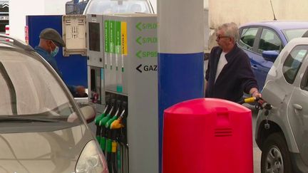 Pouvoir d’achat : le Medef propose un chèque carburant pour les gros rouleurs (FRANCE 2)