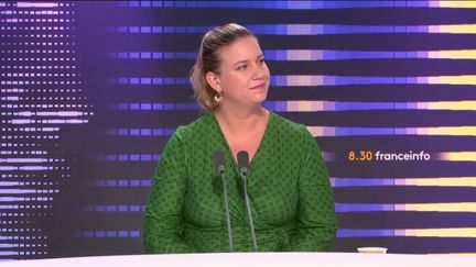 Mathilde Panot, présidente du groupe La France insoumise à l'Assemblée nationale, sur le plateau de franceinfo. (FRANCEINFO / RADIO FRANCE)