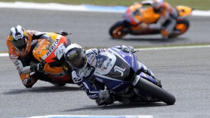 Lorenzo sous la pression de Stoner (MIGUEL RIOPA / AFP)