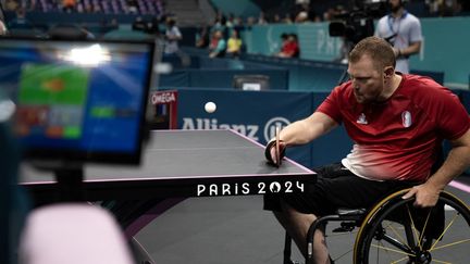 Fabien Lamirault lors des compétitions de paratennis de table aux Jeux paralympiques de Paris, le 3 septembre 2024. (LOYSEAU BENJAMIN / AFP)