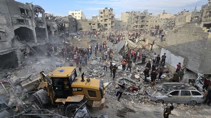 Le camp de réfugiés de Jabalia (Gaza), après un bombardement israélien, le 31 octobre 2023. (ANADOLU / AFP)