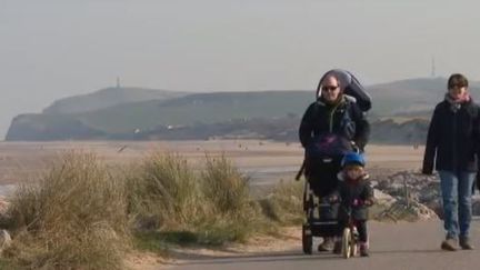 Tourisme : sur la Côte d'Opale, le retour du beau temps ravit touristes et commerçants (FRANCE 2)