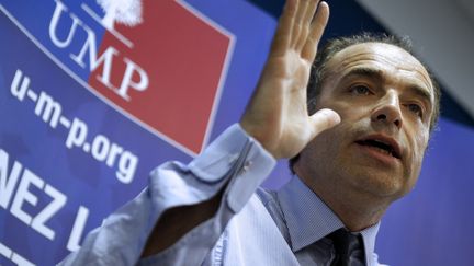 Le secr&eacute;taire g&eacute;n&eacute;ral de l'UMP, Jean-Fran&ccedil;ois Cop&eacute;, lors d'une r&eacute;union &agrave; Caen (Calvados), le 19 juillet 2012. (CHARLY TRIBALLEAU / AFP)