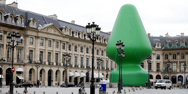 La sculpture "Tree", à Paris, place Vendôme, le 16 octobre 2014
 (Epa / MaxPPP)