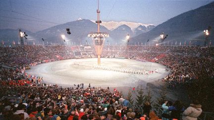 Cérémonie d'ouverture des Jeux olympiques d'hiver à Albertville le 8 février 1992. (JUNJI KUROKAWA / AFP)