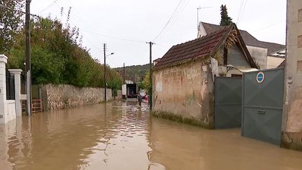 Crues et inondations : après les dégâts, la crainte de ne pas être indemnisés (France Info)