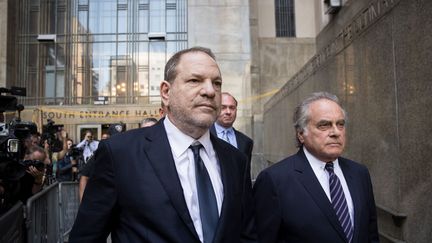 Le producteur déchu Harvey Weinstein quitte le tribunal de Manhattan avec son avocat Ben Brafman, mardi 5 juin 2018.
 (Drew Angerer / Getty / AFP)