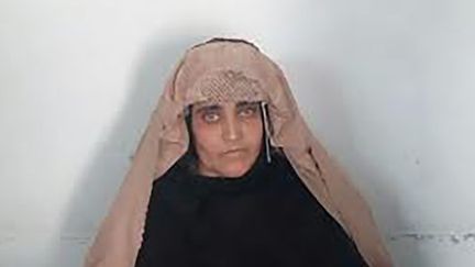 Sharbat Gula, sur une photographie diffusée par les autorités pakistanaises, le 26 octobre 2016. (AFP)