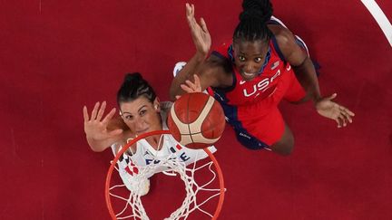 Les Françaises ont limité la casse face aux Américaines et se qualifient pour les quarts de finale. (BRIAN SNYDER / POOL)