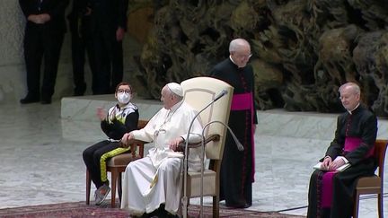 Vatican : une drôle de rencontre entre un enfant handicapé et le Pape François