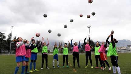 La fédération souhaite favoriser la pratique du football par le plus grand nombre d'enfants. (JEAN-PIERRE CLATOT / AFP)