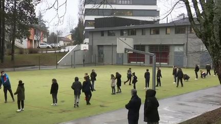 Covid-19 : le gouvernement dit non à la pratique du sport en intérieur (France 3)