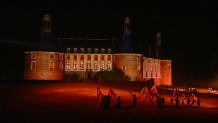 Le château de Saint-Fargeau lors du spectacle de l'été 2019 (CAPTURE D'ÉCRAN FRANCE 3)