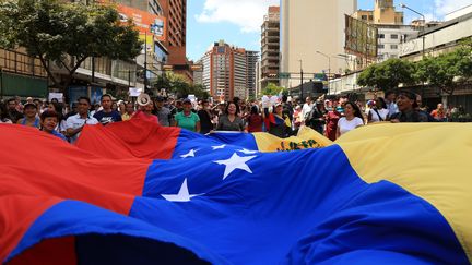 Venezuela : les deux camps manifestent à Caracas