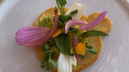 La galette de pois chiche, entièrement sans gluten, confectionnée par Nadia Sammut. (RF / BERNARD THOMASSON)