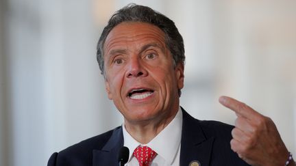 Le gouverneur Andrew Cuomo lors d'une conférence de presse à l'aéroport LaGuardia, le 10 juin 2020. (BRENDAN MCDERMID / REUTERS)