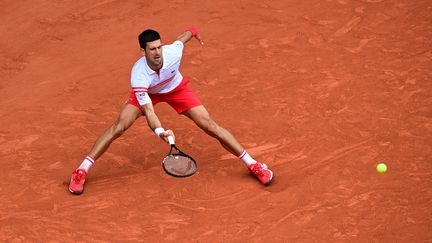 Novak Djokovic à Roland-Garros le 7 juin 2021. (MARTIN BUREAU / AFP)