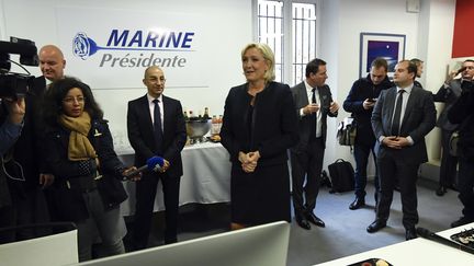 La présidente du Front national, Marine Le Pen, le 16 novembre 2016, lors de&nbsp;l'inauguration de son quartier général pour la campagne présidentielle, à Paris. (ALAIN JOCARD / AFP)