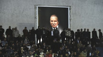 Des sympathisants du Front national de libération (FNL) lors d'un rassemblement à Alger (Algérie), le 9 février 2019. (RYAD KRAMDI / AFP)