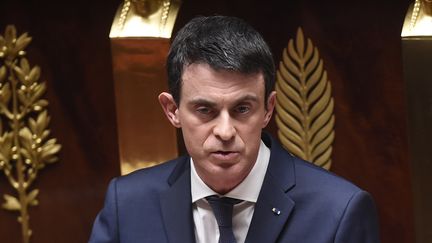 Le Premier ministre, Manuel Valls, s'adresse aux députés le&nbsp;5 février 2016 à l'Assemblée, lors du débat sur le projet de révision constitutionnelle. (LIONEL BONAVENTURE / AFP)