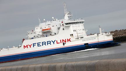 Un navire de la compagnie maritime My Ferry Link, &agrave; Calais (Pas-de-Calais), le 13 avril 2015. (THIERRY THOREL / CITIZENSIDE / AFP)